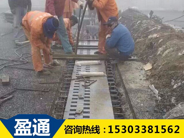 梳齿板式桥梁伸缩缝施工