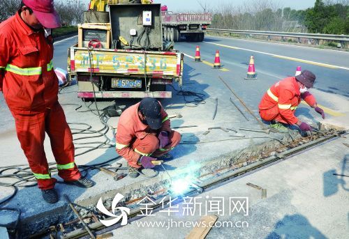 金东区公路管理段采用桥梁伸缩缝快速修补工艺